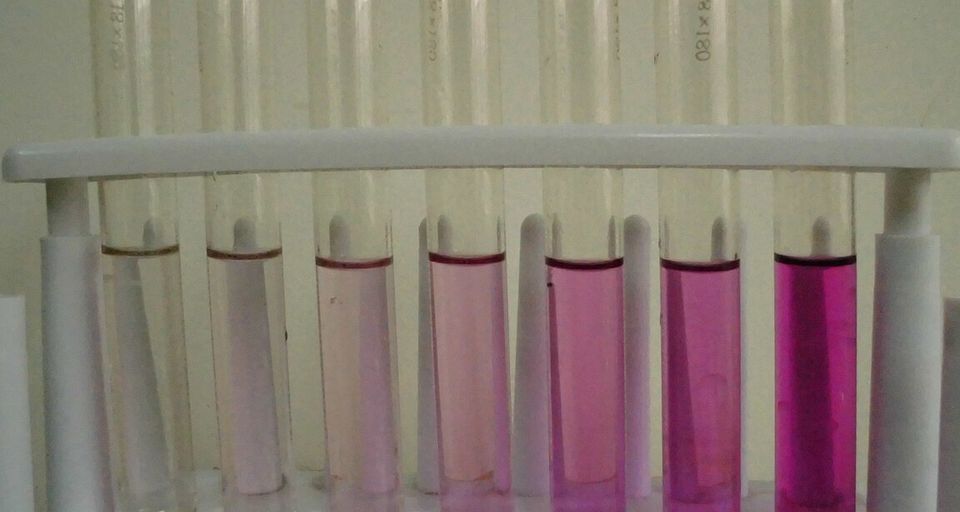 Serie de diluciones: Menos soluto en el mismo volumen